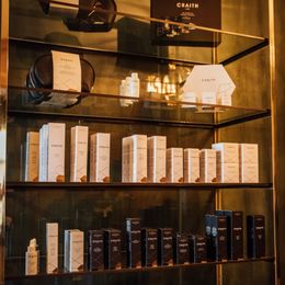 Foto van het productenrek in de salon